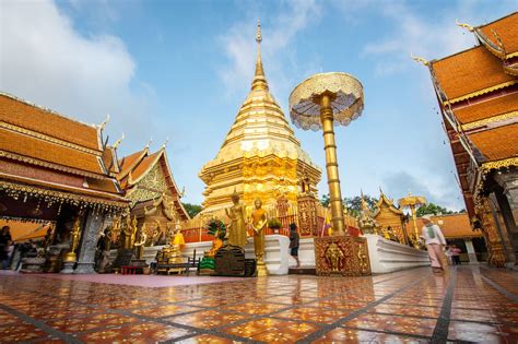  Wat Phra That Doi Suthep: Ngọn Tháp Vàng Lung Linh Trên Núi